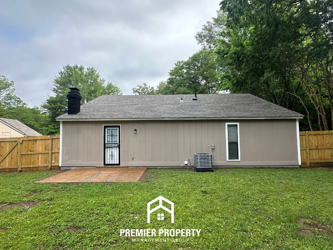 Building Photo - 6467 Llano Ave