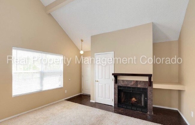 Building Photo - Lovely Condo in Sterling Commons