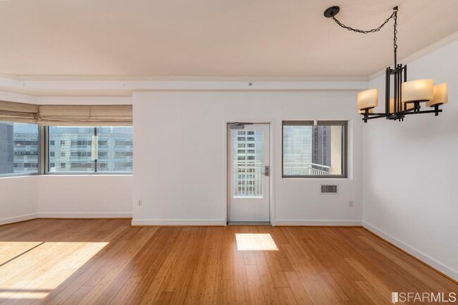 Building Photo - 246 2nd St