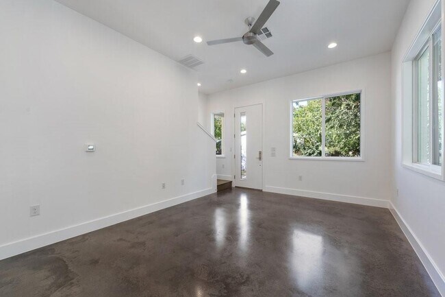 Foto del edificio - 2504 E 6th St