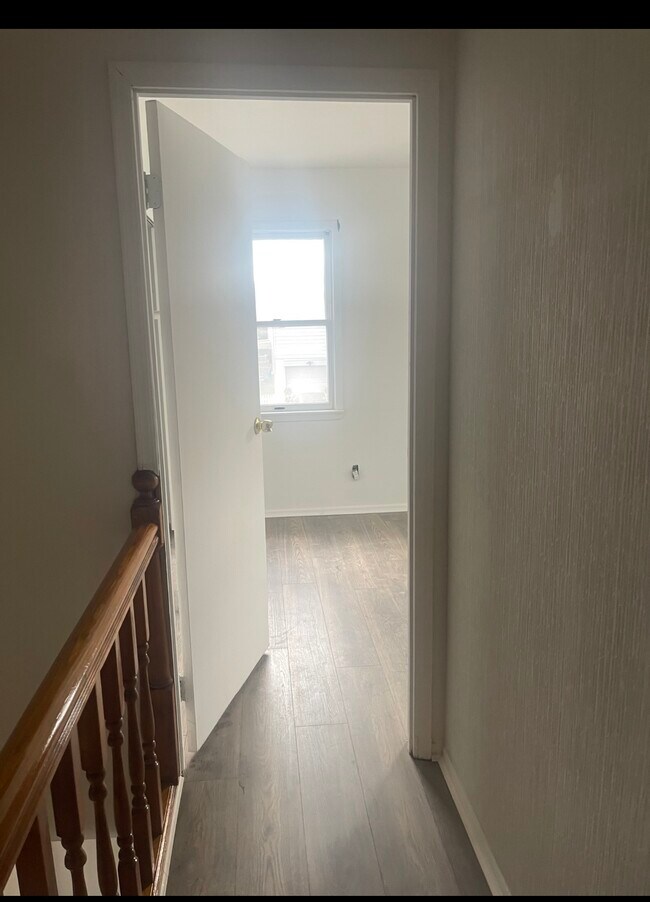 Foto del edificio - 15 Middle Loop Rd