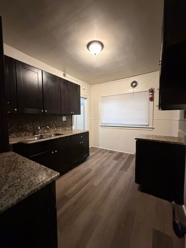 Foto del edificio - 4 Bedroom Home for Rent