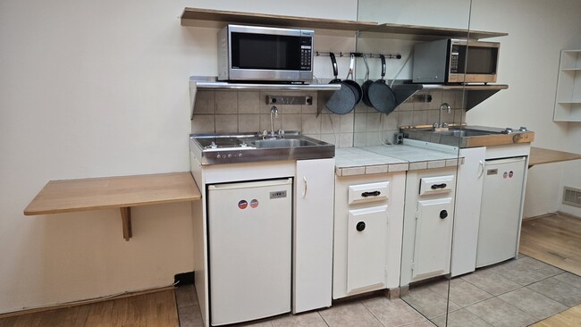 Foto del edificio - 8404 Pershing Dr