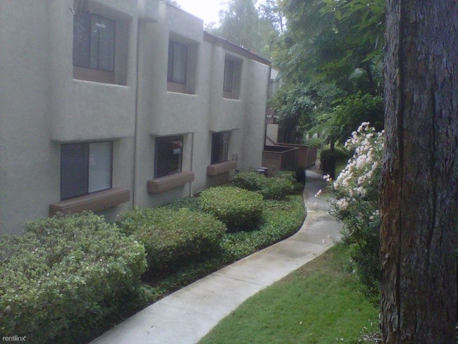 Building Photo - 22800 Hilton Head Dr