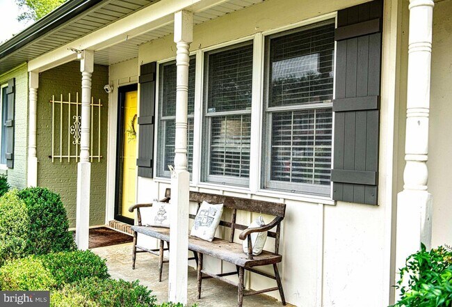Foto del edificio - 1355 Sweetbriar Ln