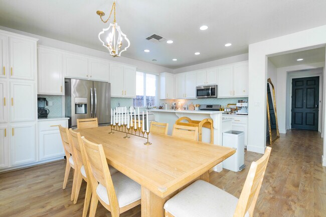 Foto del edificio - 1894 Pyramid Creek Dr