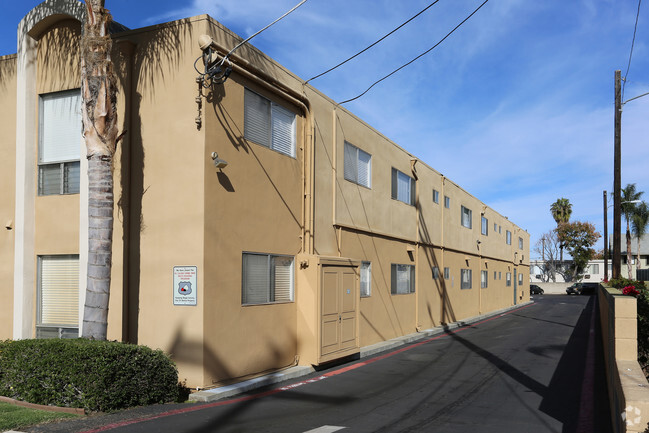 Building Photo - Palm Towers Apartments