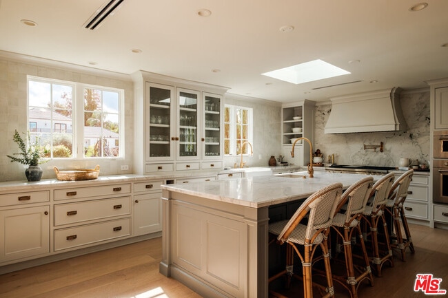 Foto del edificio - 18875 Pasadero Dr