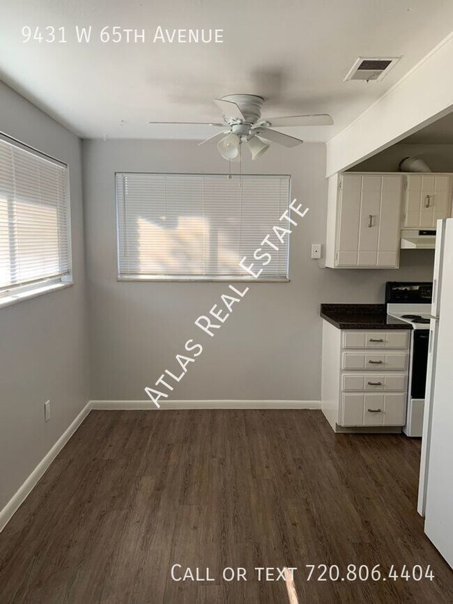 Building Photo - Awesome 1 bed/1 bath! Charming 4 plex! Off...