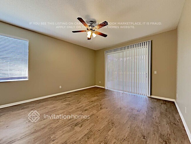 Building Photo - 1419 Royal St George Dr