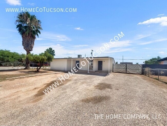 Building Photo - 3966 E Sylvane Dr