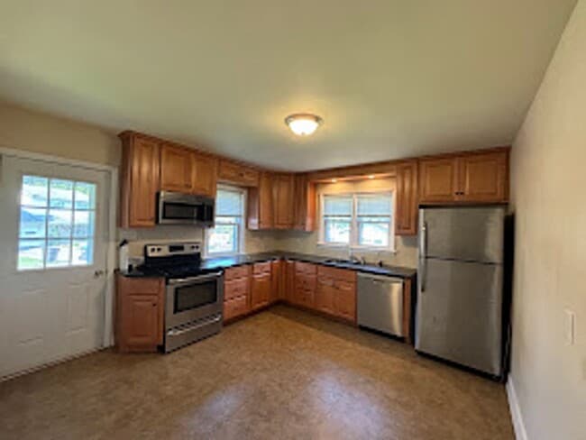 Building Photo - New Rental!