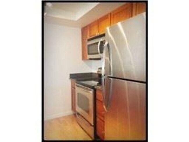 Foto del edificio - Quiet ground floor unit with access to lar...