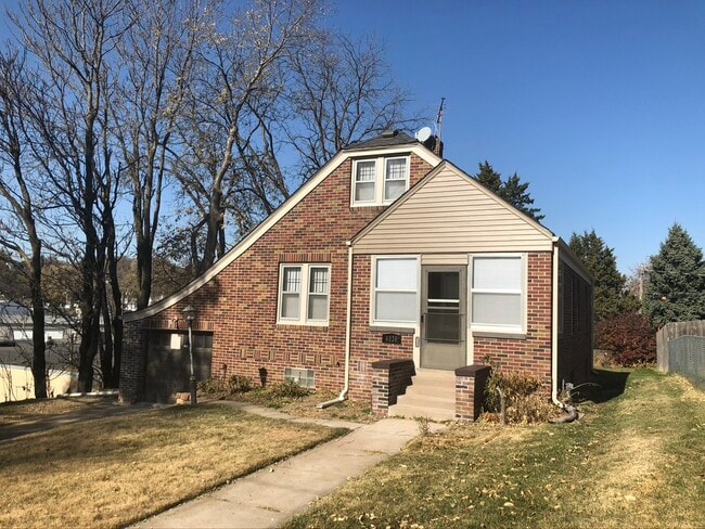 Building Photo - 4936 Woolworth Ave