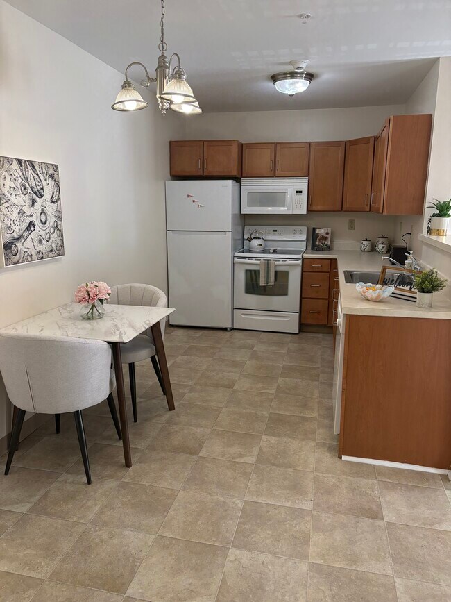 Cocina totalmente equipada - Crestmount Senior Apartments