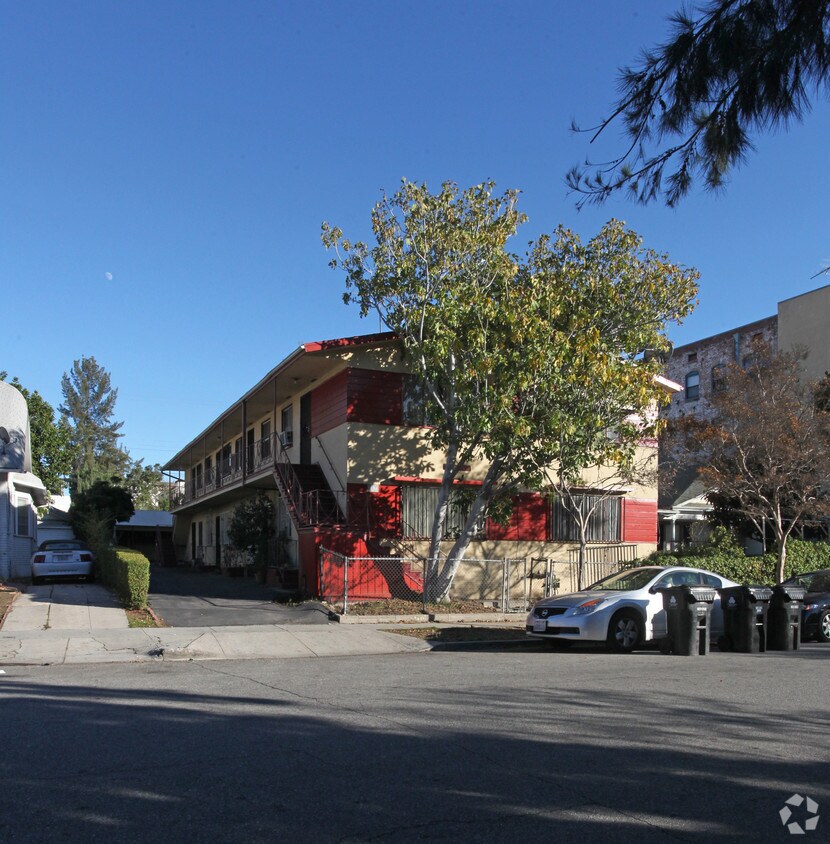 Primary Photo - 1736 Kenmore Ave