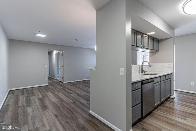 Foto del edificio - 3620 Sherbrooke Cir