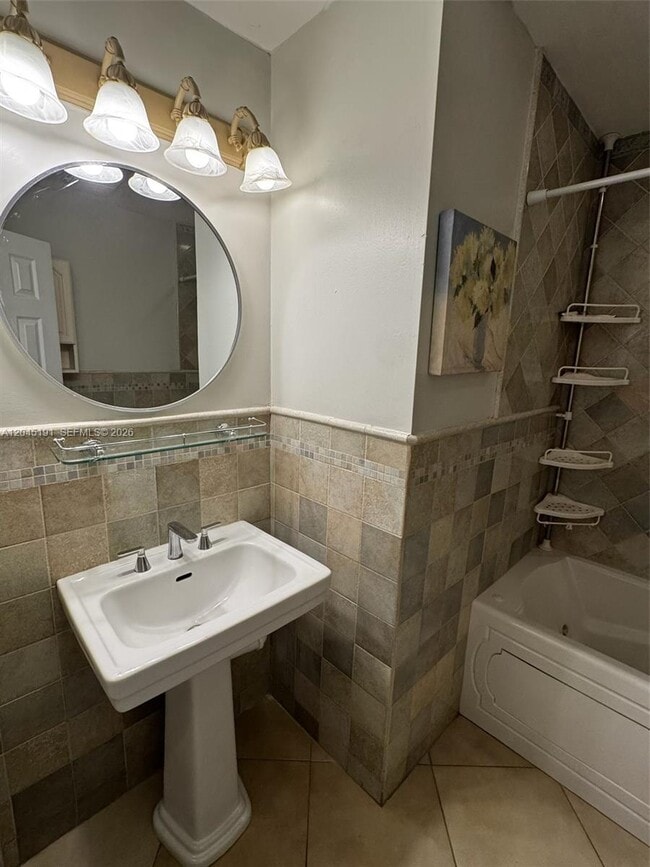 Building Photo - 158 SW 96th Ct