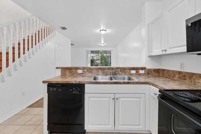 Foto del edificio - 3635 Sonoma Dr