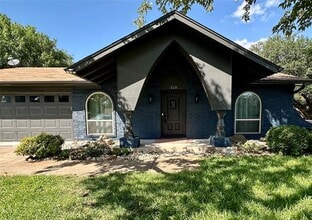 Building Photo - 120 Lakeway Dr