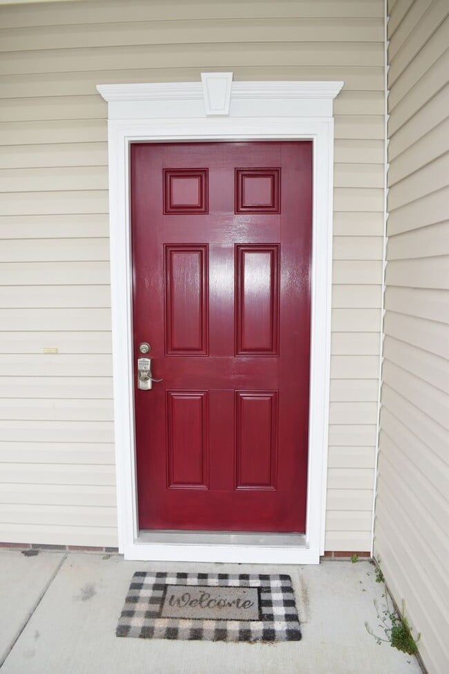 Building Photo - 3 bed 2.5 Bath Minutes from Lillington