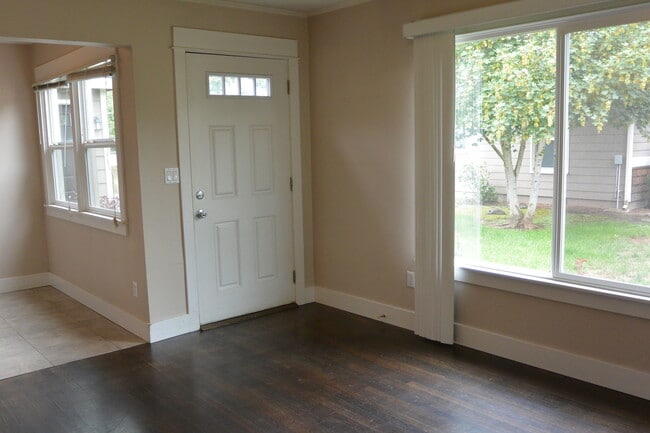 Photo - 3600.3602e.Evergreen Apartment