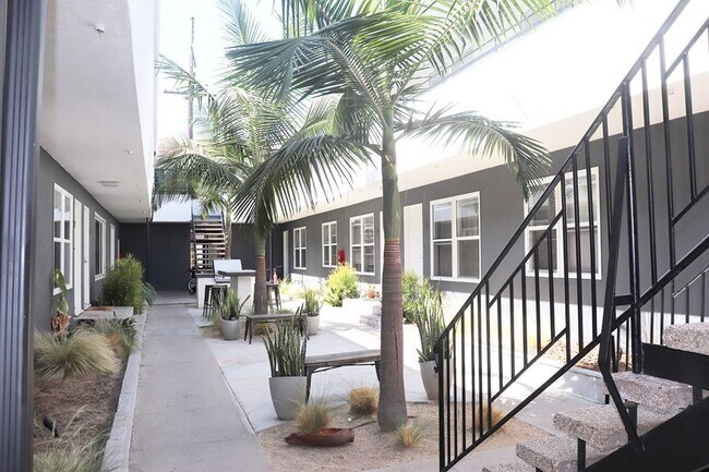 Foto del edificio - 1275 E 2nd St