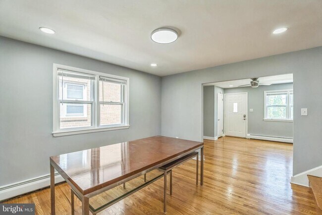 Foto del edificio - 243 E 12th Ave