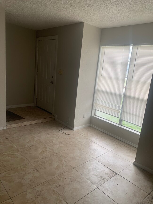 Building Photo - 3402 Lantern Ln