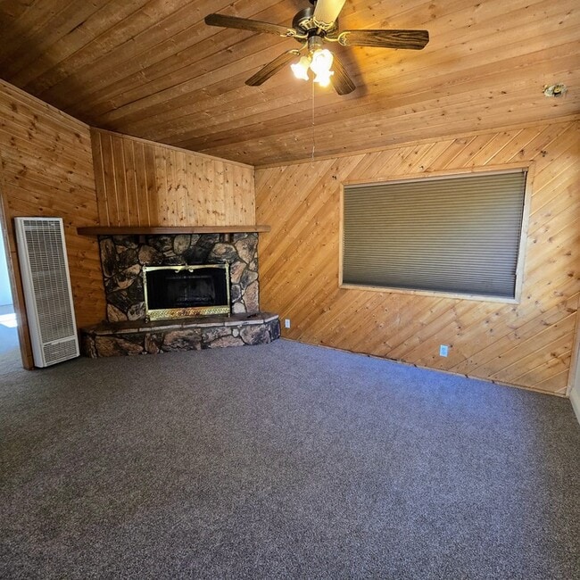 Building Photo - 2086 9th Ln