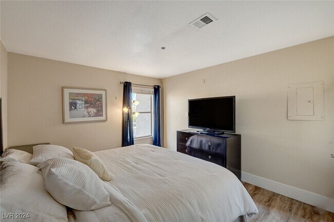 Foto del edificio - 4200 S Valley View Blvd