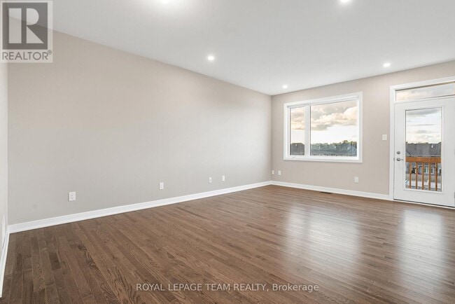 Photo du bâtiment - 120 Beebalm Cres