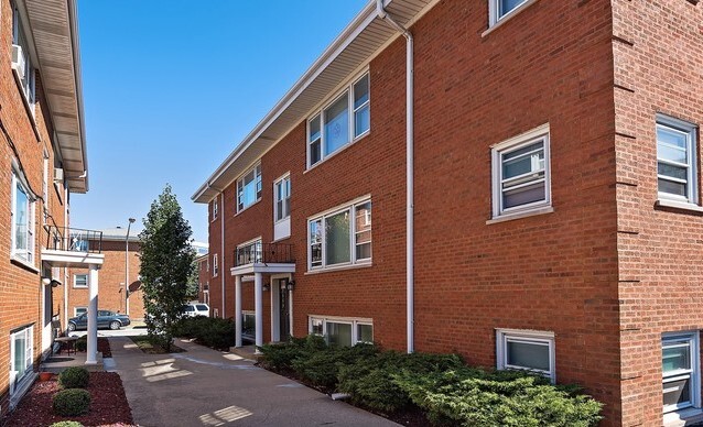 Foto del edificio - 9449 Maple Dr
