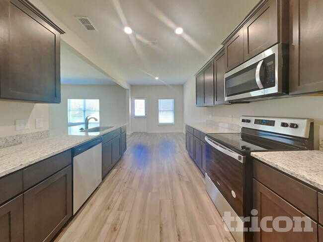 Building Photo - 1917 Belmont Dr