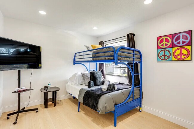 Building Photo - 4559 Brook Dr