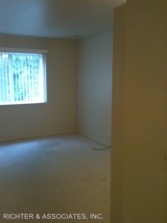 Building Photo - 1127 S Lake Dr