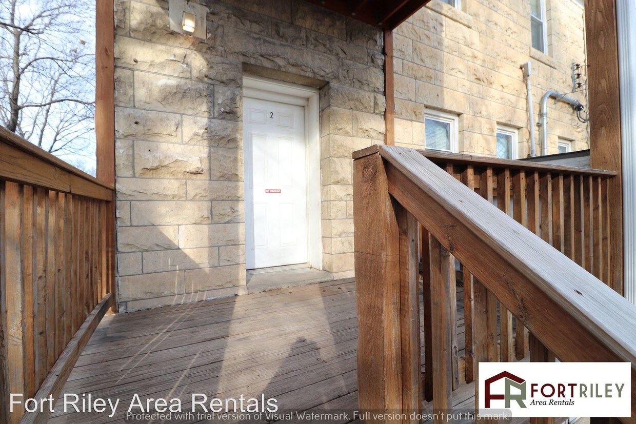 Foto principal - 1 br, 1 bath Apartment - 235 E. 12th St #2