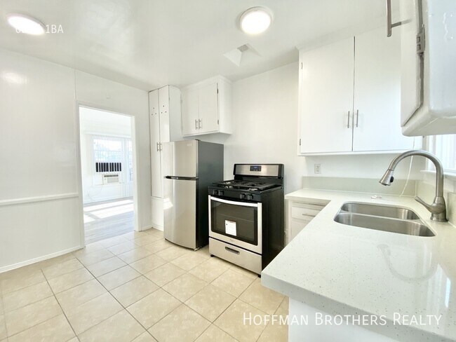 Building Photo - 1518 Laurel Canyon Blvd