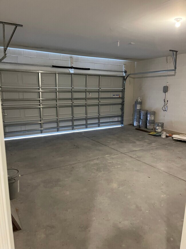 Building Photo - 2917 Canary Ln