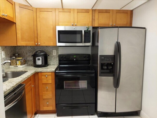Foto del edificio - 486 NW 165th St