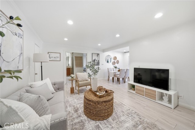 Building Photo - 185 Streamwood