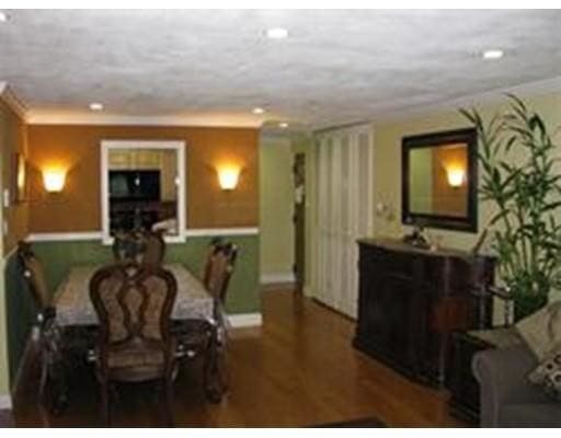 Primary Photo - 65 Greentree Ln