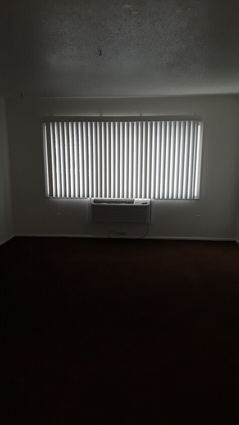 Livingroom - 840 N 44th St
