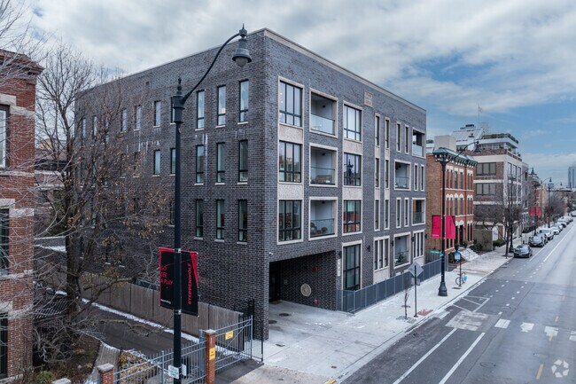 Alternar - 1901 N Halsted St