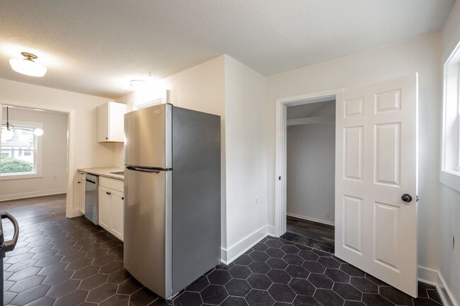 Building Photo - Limited Time Offer: Free Month Rent for th...