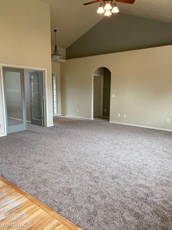 Building Photo - 3 br, 3 bath House - 208 S Langer Lake Way