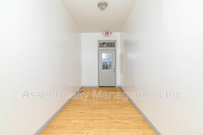 Building Photo - 3043 E 5th Ave