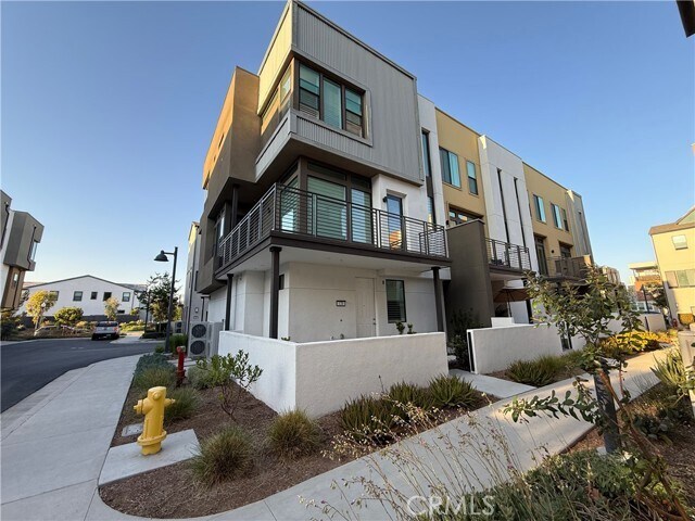 Building Photo - 120 Sawbuck