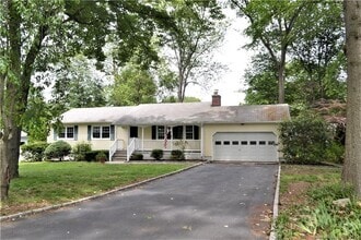 Building Photo - 4 Oriole Dr