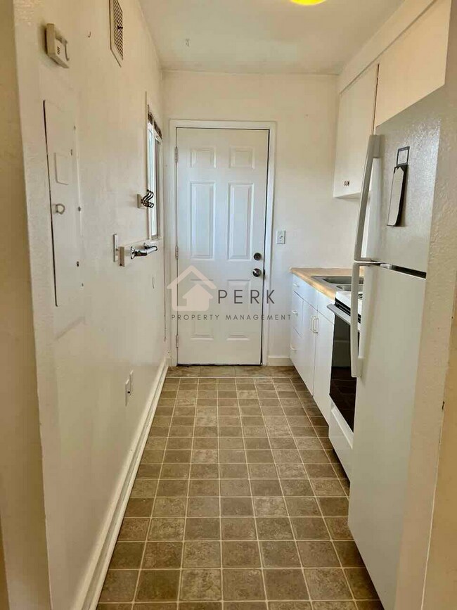 Building Photo - 1 Bed / 1 Bath Parkland Cottage